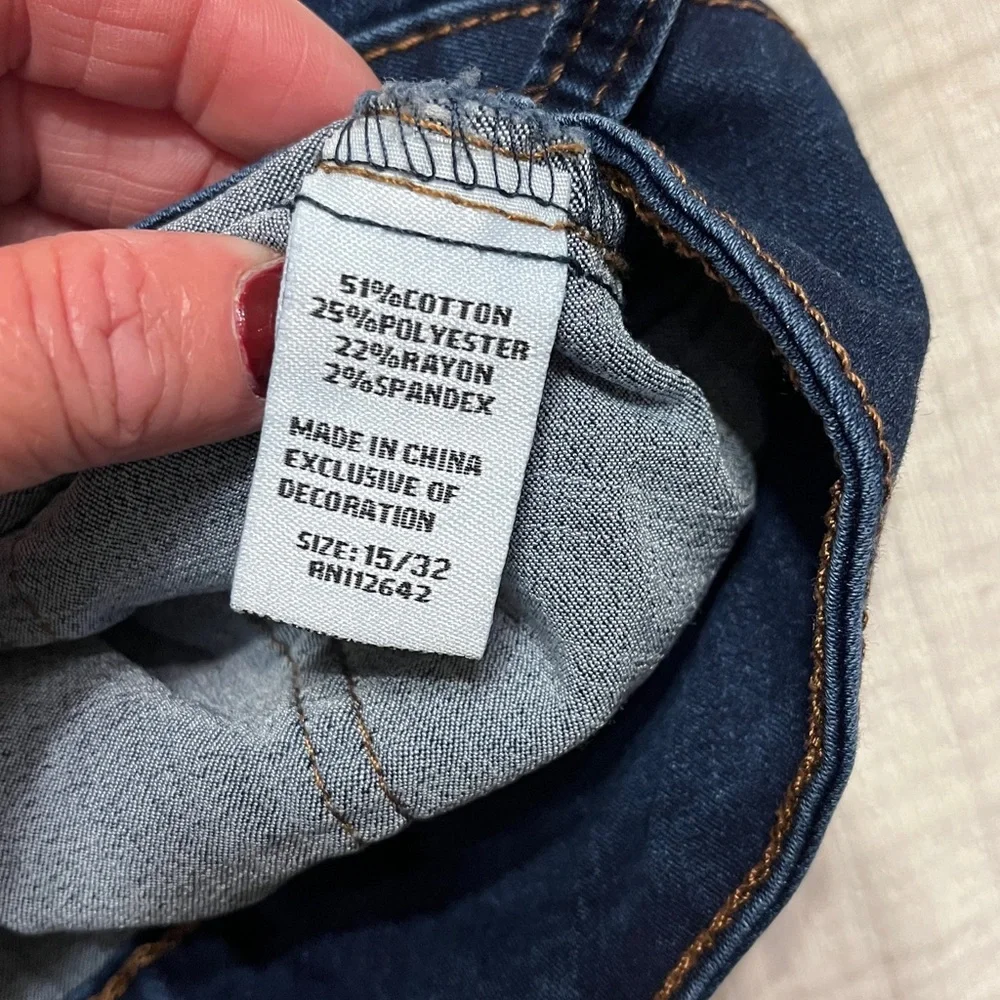 New Without Tags, Never Worn Women's Flared Blue Jeans. Size 15 - Picture 4 of 7